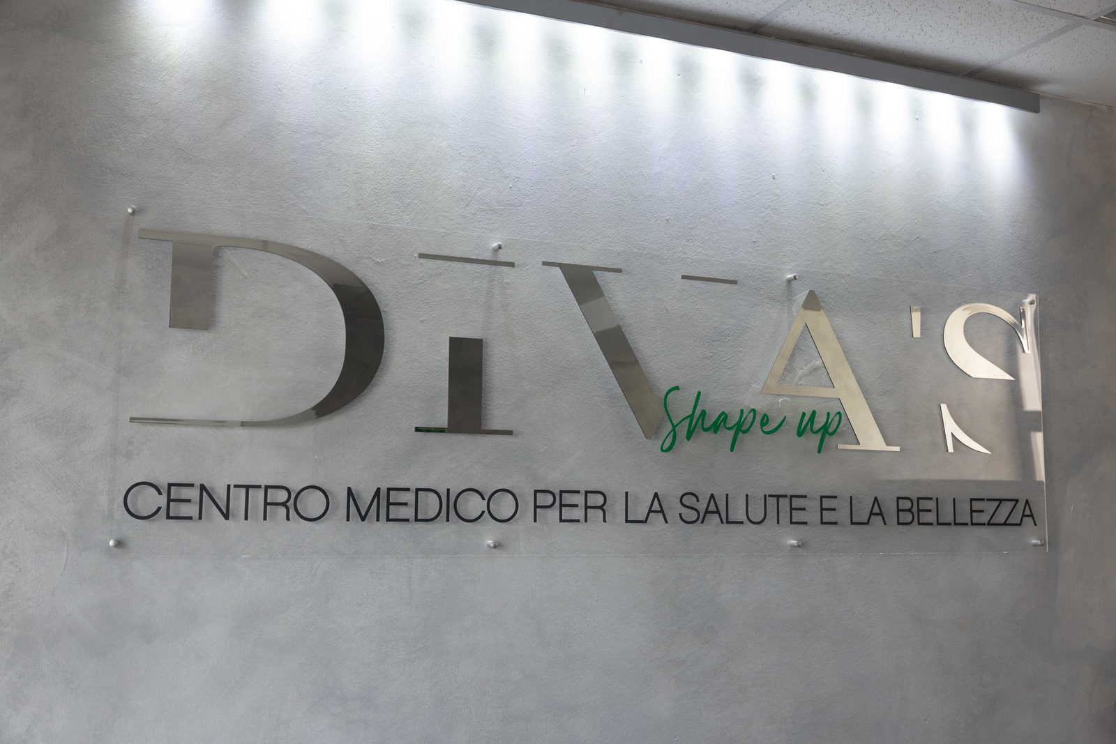L'insegna del Centro Medico Di.Va's all'interno della struttura